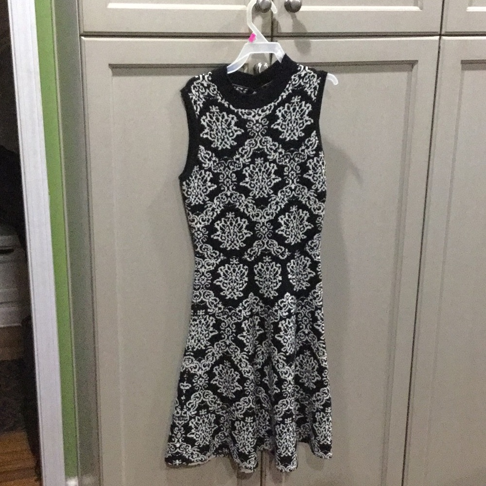 XS/JR style Cute black and white sleeveless dress
